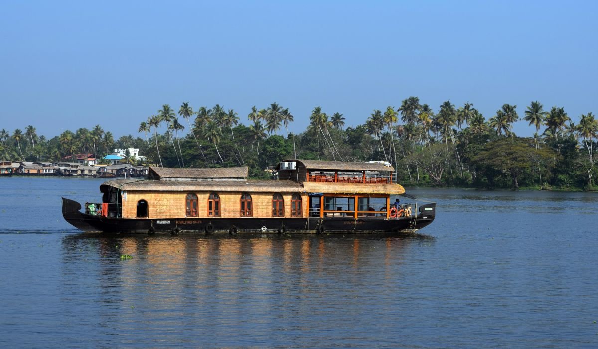 Munnar Thekkady Alleppey Tour - Image 7